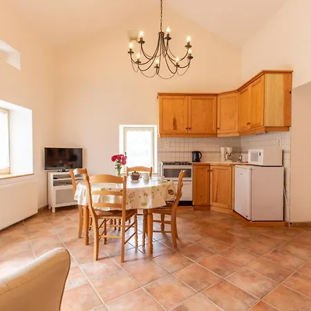 別荘 Goulapie, Village De *