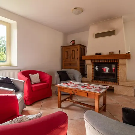 Holiday home Goulapie, Village De Saint-Quentin-sur-Sauxillanges
