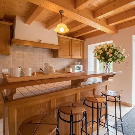 Holiday home Goulapie, Village De Saint-Quentin-sur-Sauxillanges